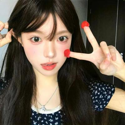 端盘子的姑娘